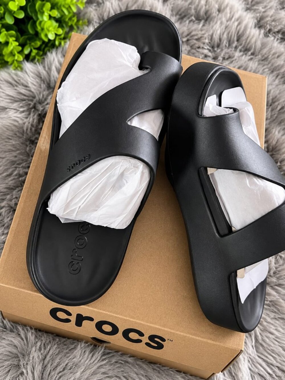 Crocs Black Criss-Cross Platform Sandals – Brand New